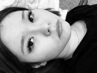 hot cam girl fingering shaved pussy ViolaTilman