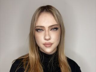 masturbating webcamgirl VirgieJanosek